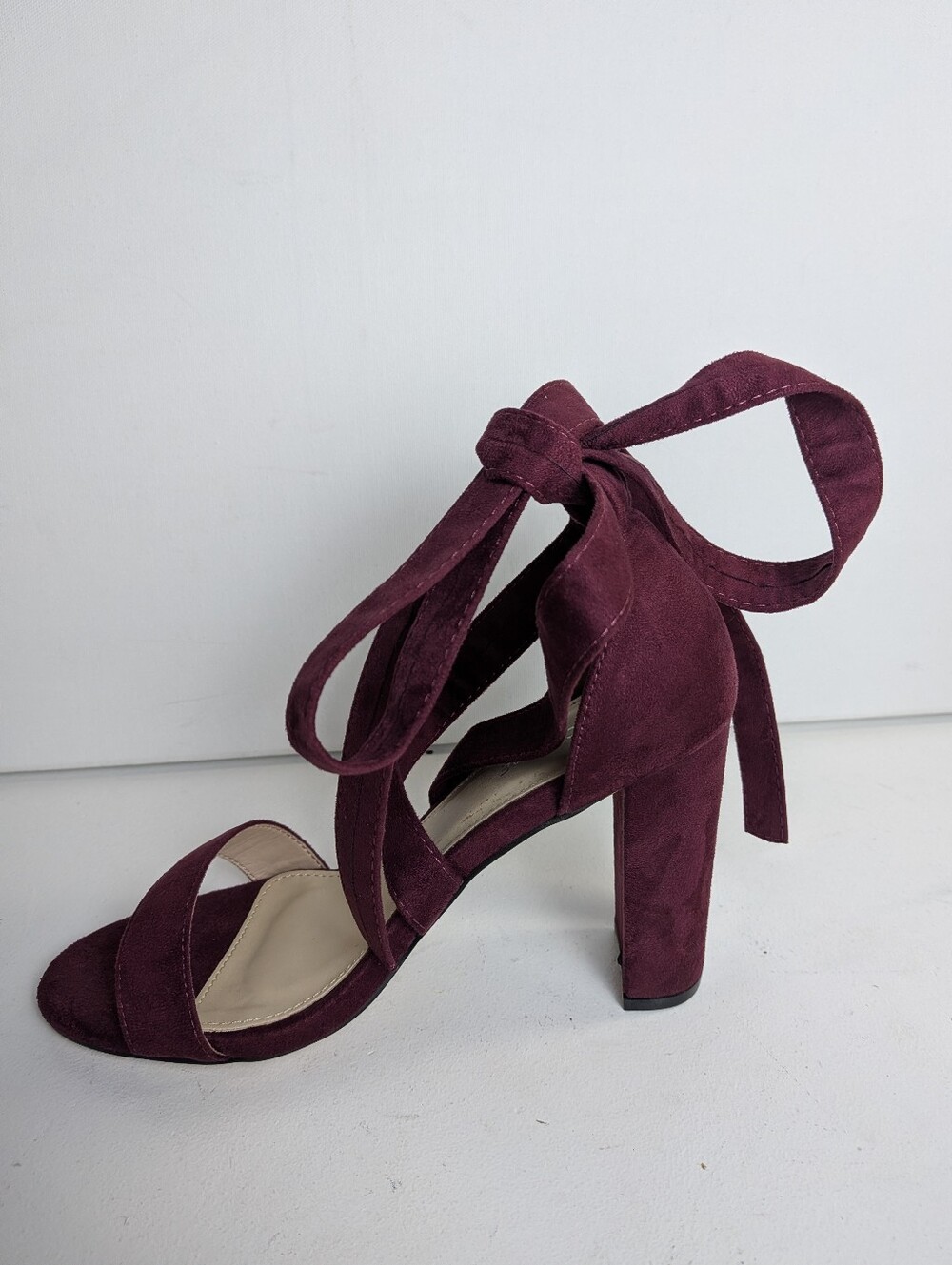 Women’s Burgundy Faux Suede Ankle Strappy Peep Toe block heel Sandals Sz 8 EUC - Picture 3 of 9